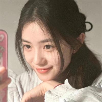 潇洒佳人淡淡妆
